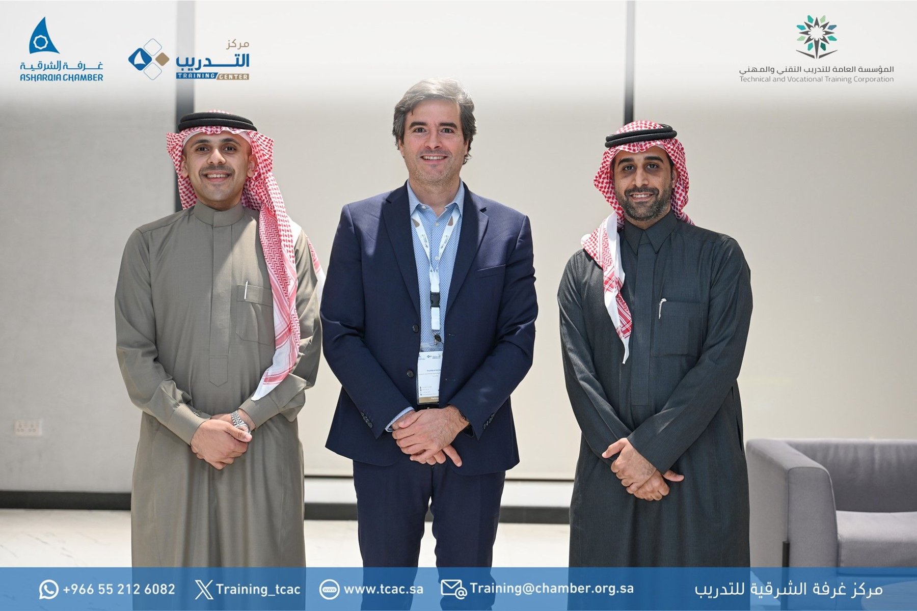 Miguel Guimarães with his hosts at the Asharqia Chamber Training Center.